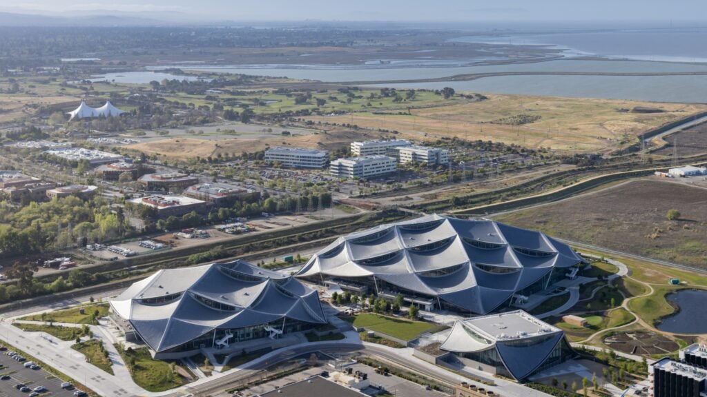 Google Bay View Campus - Mountain View, USA: A nature-integrated campus in Mountain View that prioritizes daylight, ventilation, and adaptable workspaces within a responsive, human-centric environment.